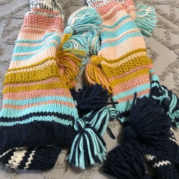 altar’d State multicolored Pom Pom scarf - Picture 5 of 9